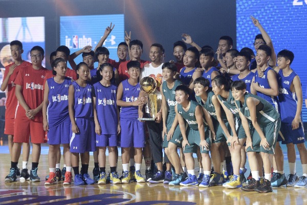 NBA star Stephen Curry of Golden State Warriors attends a fan meeting event during his 2017 China tour at Beijing University of Technology in Beijing, China, 22 July 2017. 